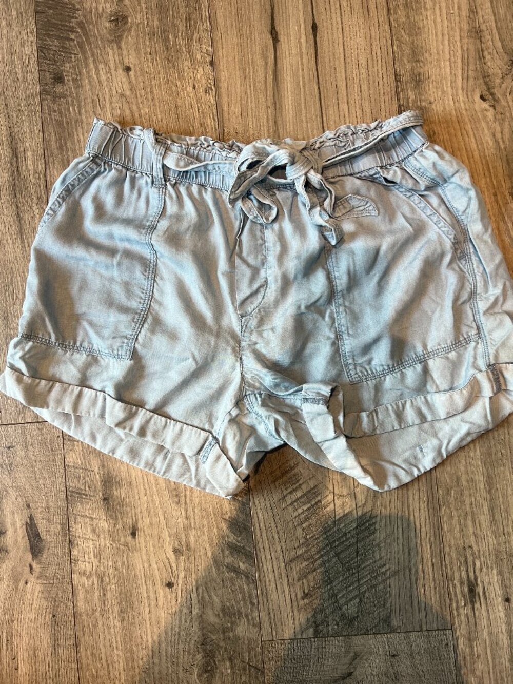 Aerie Light Wash Chambray Paperbag Shorts Size M